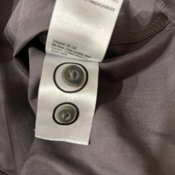 UNTUCKit Button Down Gray Shirt Sz XL EUC - Picture 5 of 6